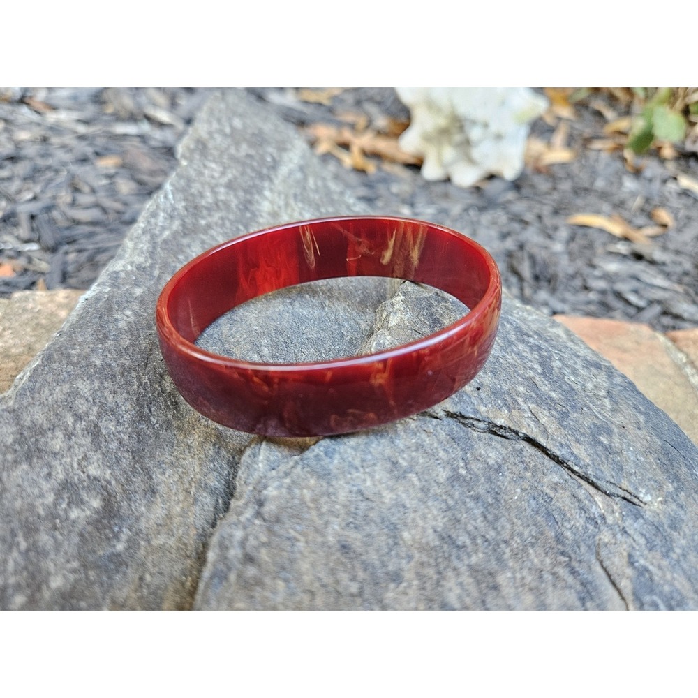 Vtg Unique Oval Shaped Cherry Swirl Marbled Bakelite Bangle